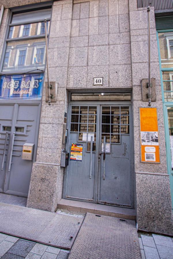 Vaci Street Apartment *